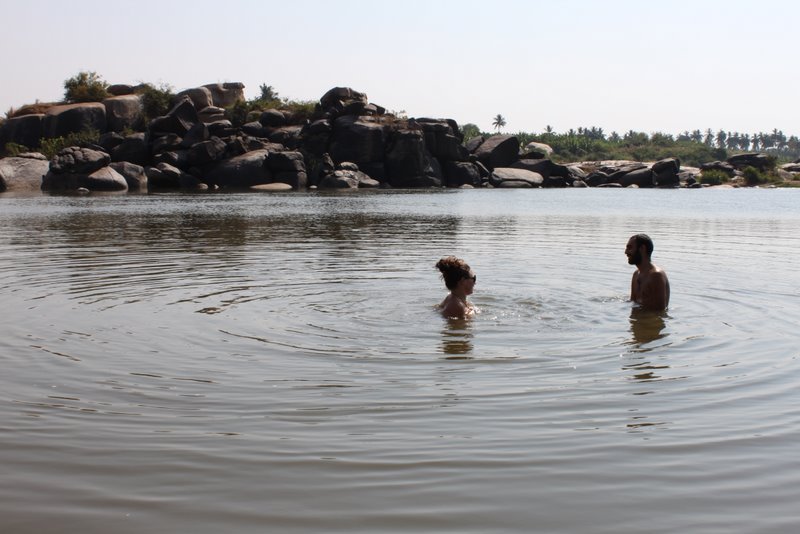 India 2010 - Hampi - Virupapur Gaddi - Swimming Lake